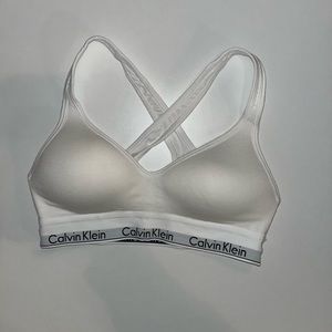 Brand New Calvin Klein Padded Sports Bra Size Small